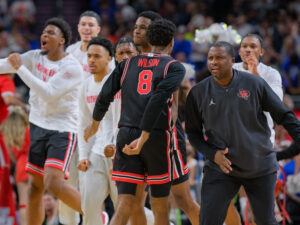 University of Houston Cougars men’s basketball team opened their 2021-2022 season with an overtime victory over the HofstraPride, complete with the presentation of a banner commemorating their trip to last season’s Final Four, Tuesday night at the Fer