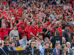 University of Houston Cougars men’s basketball team opened their 2021-2022 season with an overtime victory over the HofstraPride, complete with the presentation of a banner commemorating their trip to last season’s Final Four, Tuesday night at the Fer