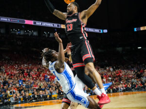 University of Houston Cougars men’s basketball team opened their 2021-2022 season with an overtime victory over the HofstraPride, complete with the presentation of a banner commemorating their trip to last season’s Final Four, Tuesday night at the Fer