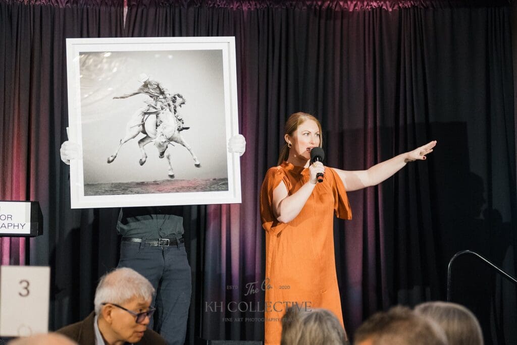 Auctioneer Ruth Mauldin at the Houston Center for Photography 2025 Auction & Gala (Photo by Kelly Hornberger Photography)