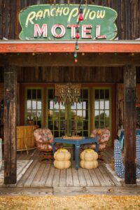 Society Social, along with Nick Mele Fine Art and Pooky, hosted a dinner at Rancho Pillow in Round Top. (Photo by José Rodríguez)