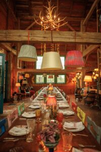 Pooky lit up the barn at Rancho Pillow. (Photo by José Rodríguez)