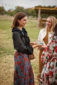 Lily Barfield and Elaina Fagan (Photo by José Rodríguez)