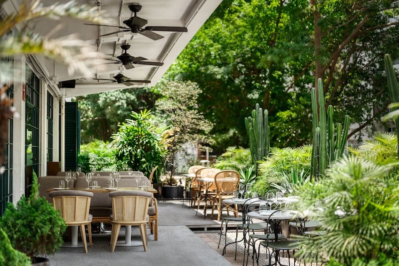 The flora that surrounds Hong Kong can be enjoyed at award-winning restaurants like Louise, which blend innovative fine dining with classic service. 