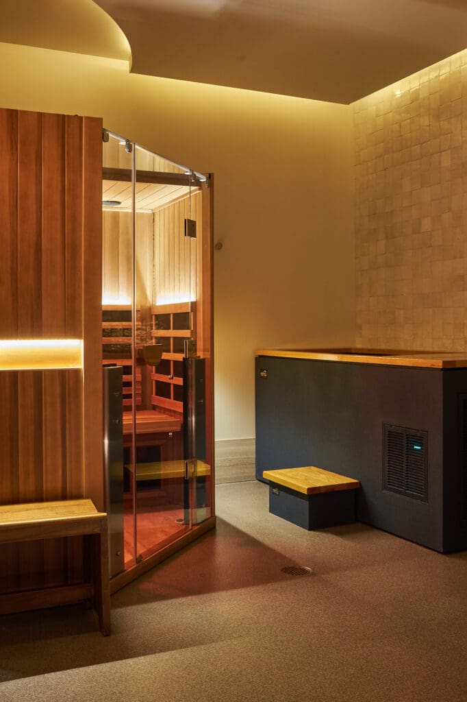 Contrast therapy means alternating between hot and cold therapy treatments. (Photo by Pause)