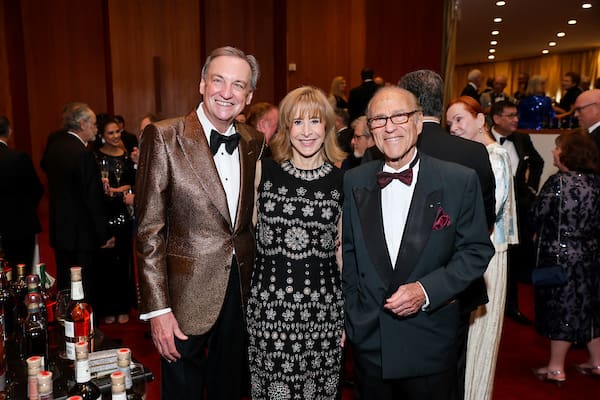 Ralph Burch & Vicki West, Robert Sakowitz at the Houston Symphony Wine Dinner & Collector's Auction (Photo by Priscilla Dickson)