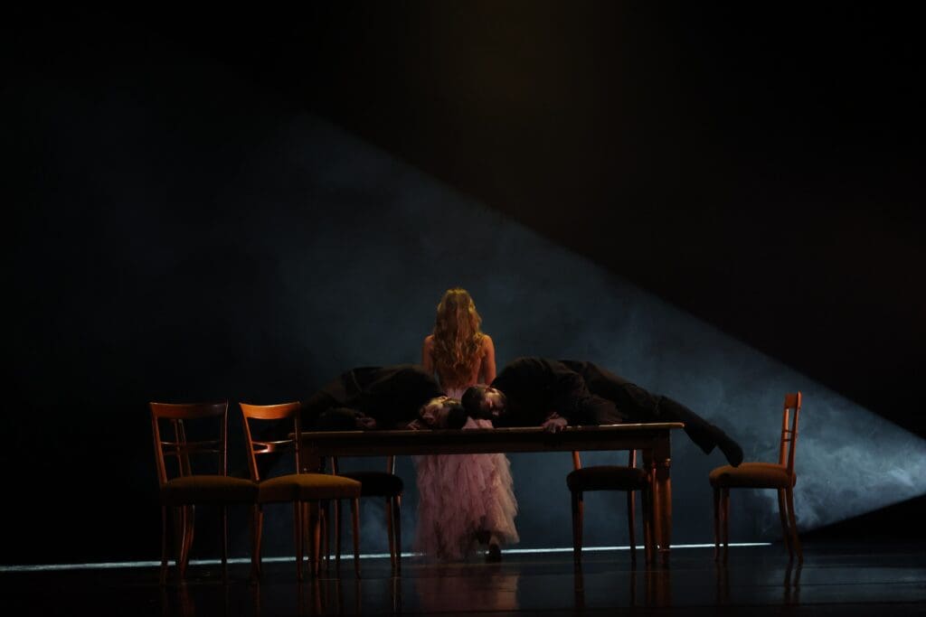 "soul-writer" by ISHIDA Dance Company (Photo by Amitava Sarkar)