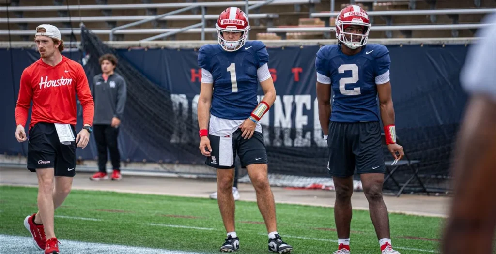 Former Texas A&M quarterback Conner Weigman and incumbent quarterback Zeon Chriss get ready for a spring drill. (Photo by UH Athletics) 