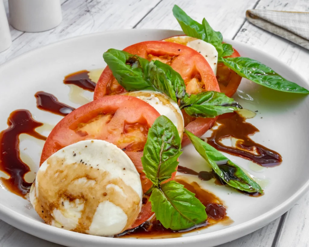 Amerigos_CapreseSalad_2880x2304-scaled