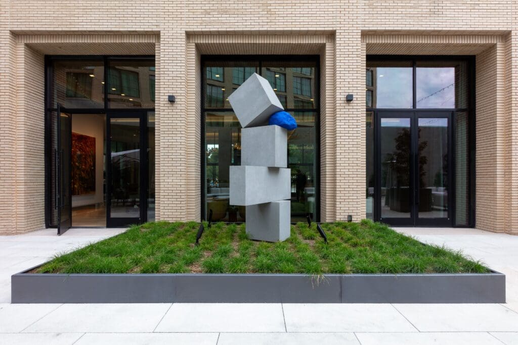 Jose Dávila's "Joint Effort," 2023 at The Crescent Hotel, Fort Worth courtyard (Photo by Kevin Todora)