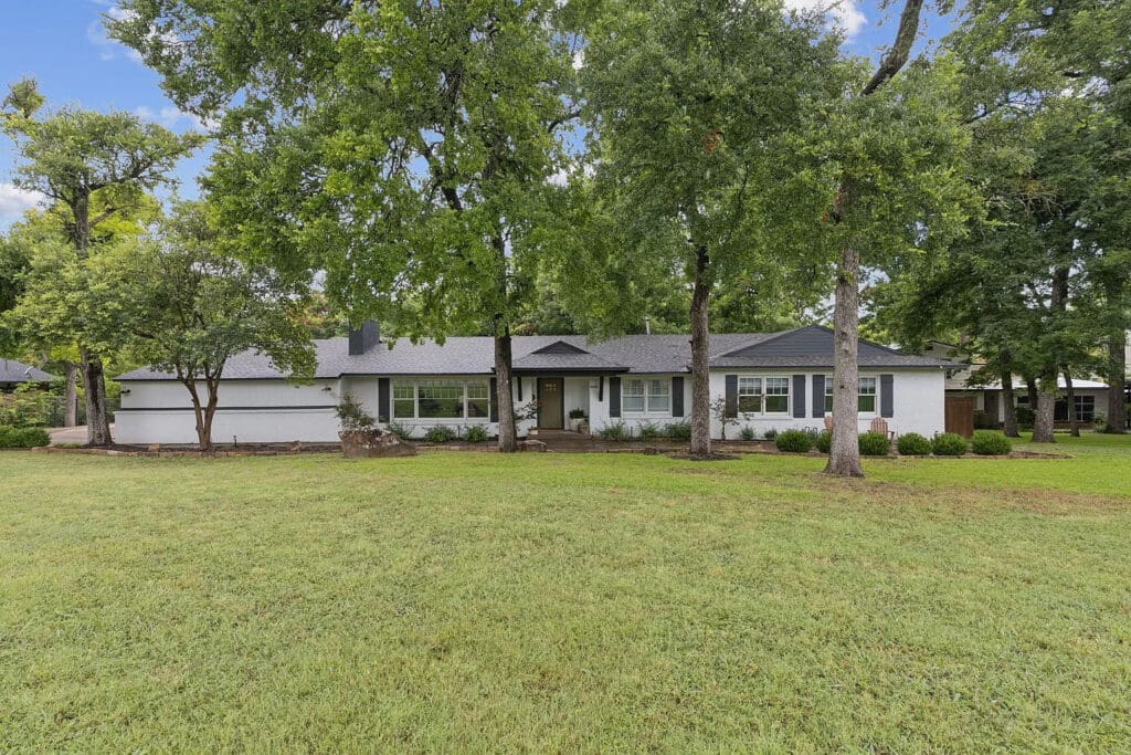 9403 Vinewood Drive sits on more than one acre, tucked in a cozy neighborhood a few minutes from White Rock Lake. (Photo courtesy of Laura Lee Crivello)