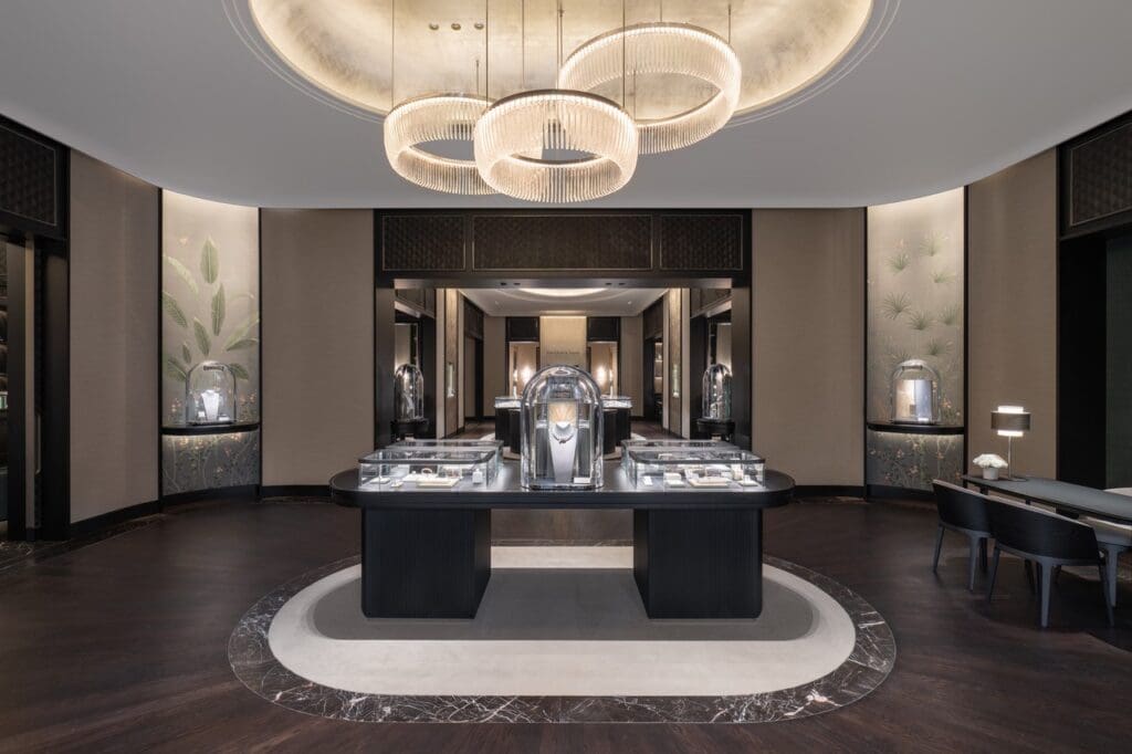 The new Van Cleef & Arpels boutique in River Oaks District features five salons.