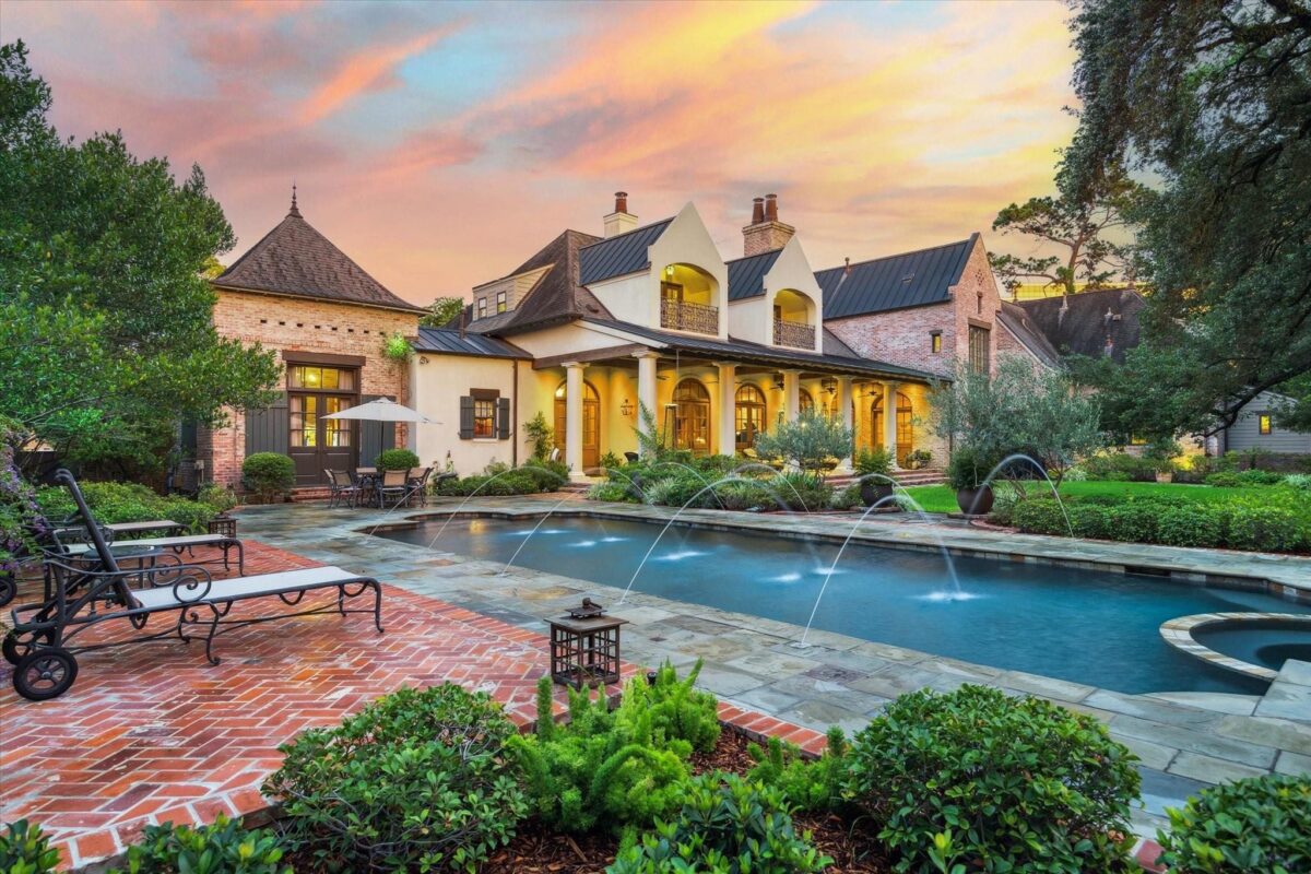 Secluded Peacock Mansion On Houston’s Rivercrest Drive