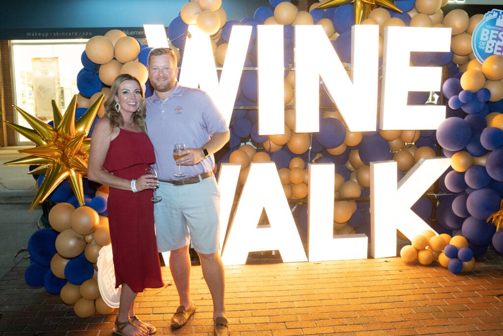 Couples who sip together, stay together at the H-E-B Wine Walk. (Photo courtesy Wine & Food Week)