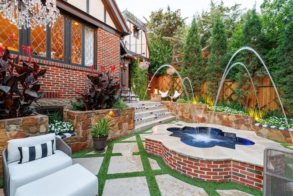 1520 Olympia Drive (Photo by Allie Beth Allman & Associates)