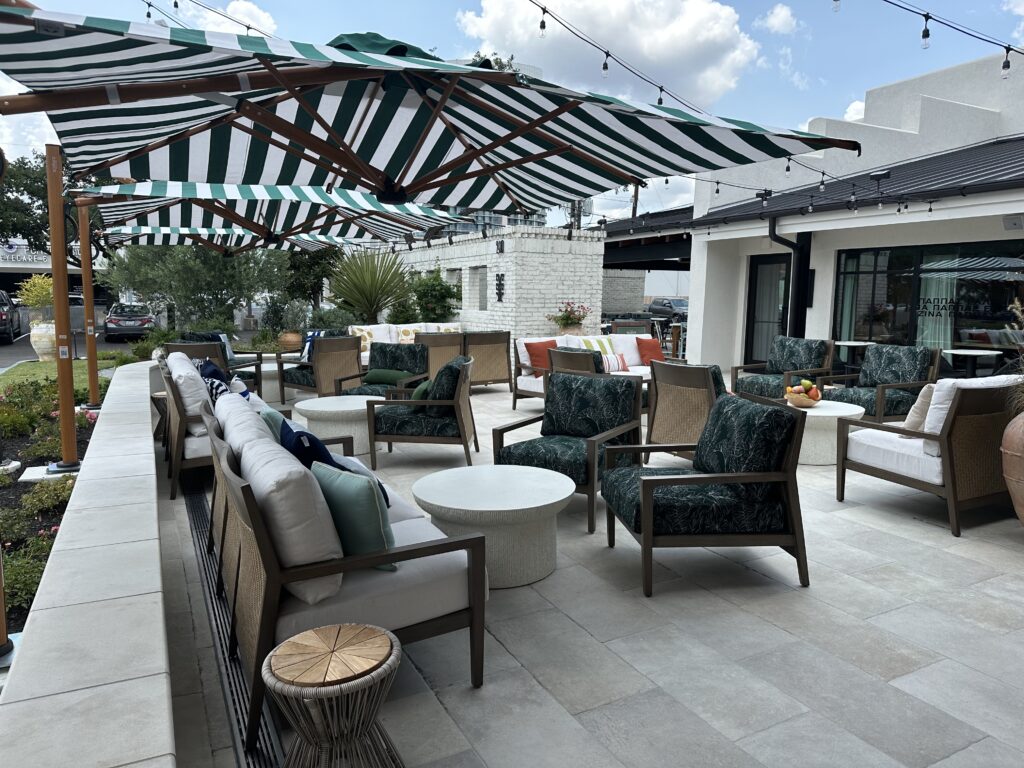 The outdoor bar at Yiayia's Greek Kitchen (Photo by Shelby Hodge)