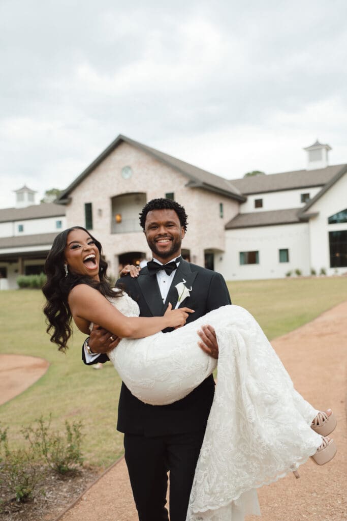 The Blue Magnolia proved to be the perfect Texas wedding setting for Aly Jacobs and Joshua Harrell. (Photo by Leelo Shots)