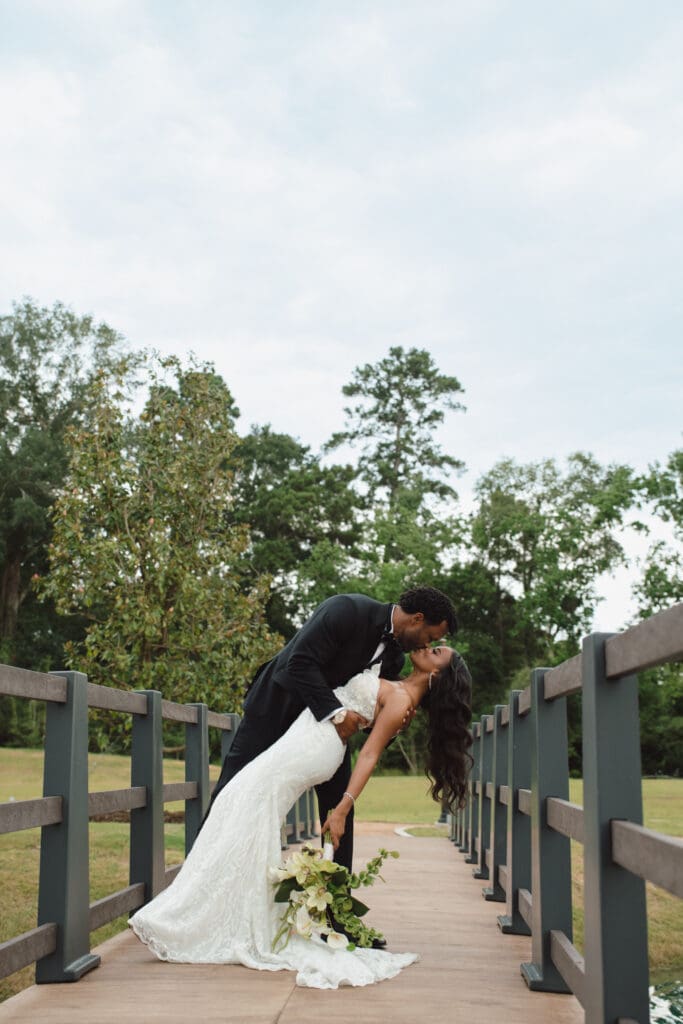 Joshua Harell and Aly Jacobs enjoyed a dip kiss in their Texas wedding. (Photo by Leelo Shots)