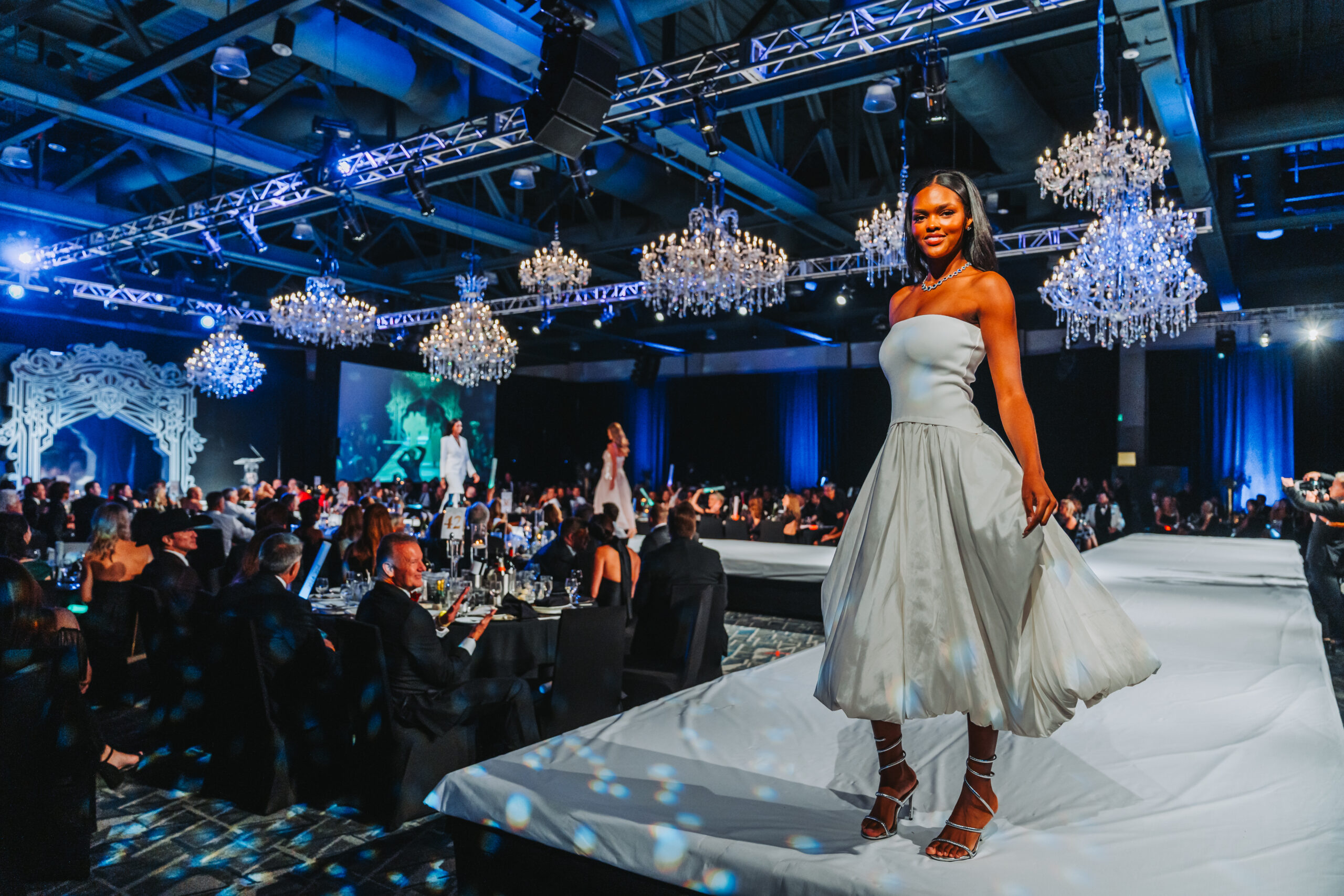 The Walk Model Styled by Pell 1990 and Thomas Markle Jewlery (Photo by Interfaith of The Woodlands)