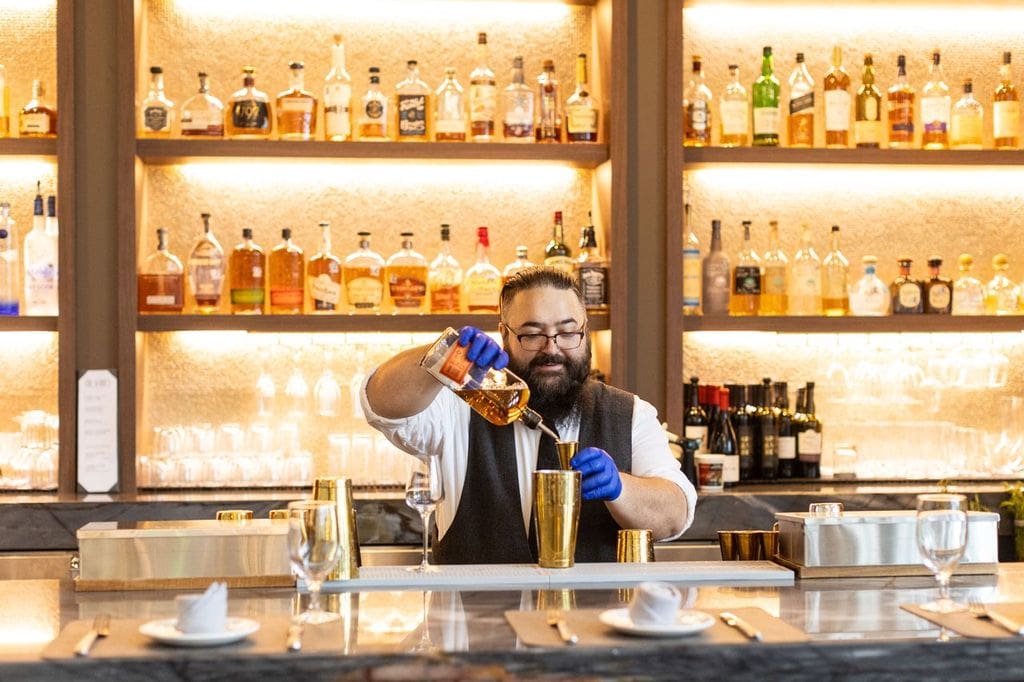 Audrey Bar Pour