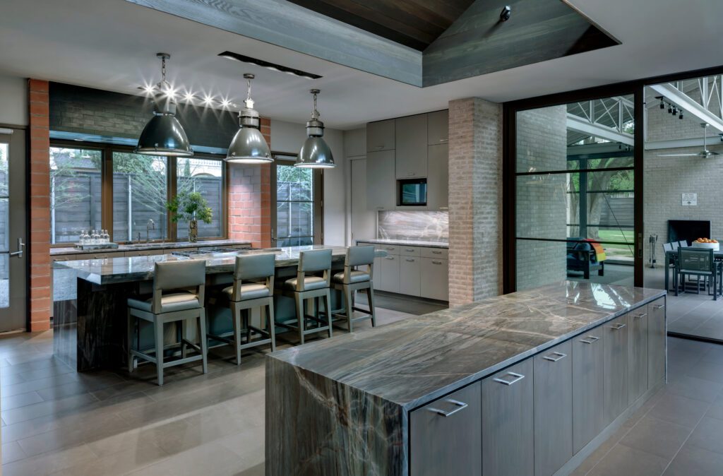 Indoor to outdoor spaces are fluid with covered patios and screened porches connecting a series of exterior "rooms" at Falls Road. (Photo by Charles Davis Smith)