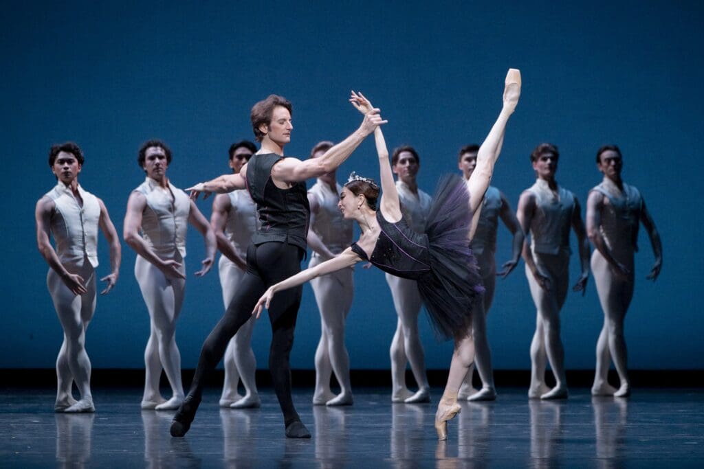 Houston Ballet Principals Yuriko Kajiya and Aaron Robison with Artists of Houston Ballet in Stanton Welch’s "Vi et Animo" (Photo by Alana Campbell. Courtesy Houston Ballet.)