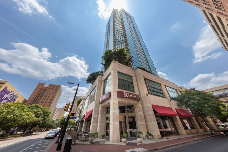 Fort Worth’s iconic Reata returns to its original location at The Tower, blending Western ranch-style design with fresh touches and signature cocktails. (Courtesy)