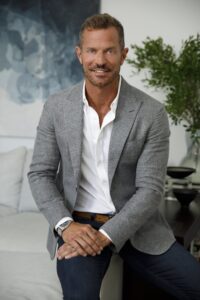 648 Ray Booth 2025 PORTRAIT 20220816_RayBooth_0728-min