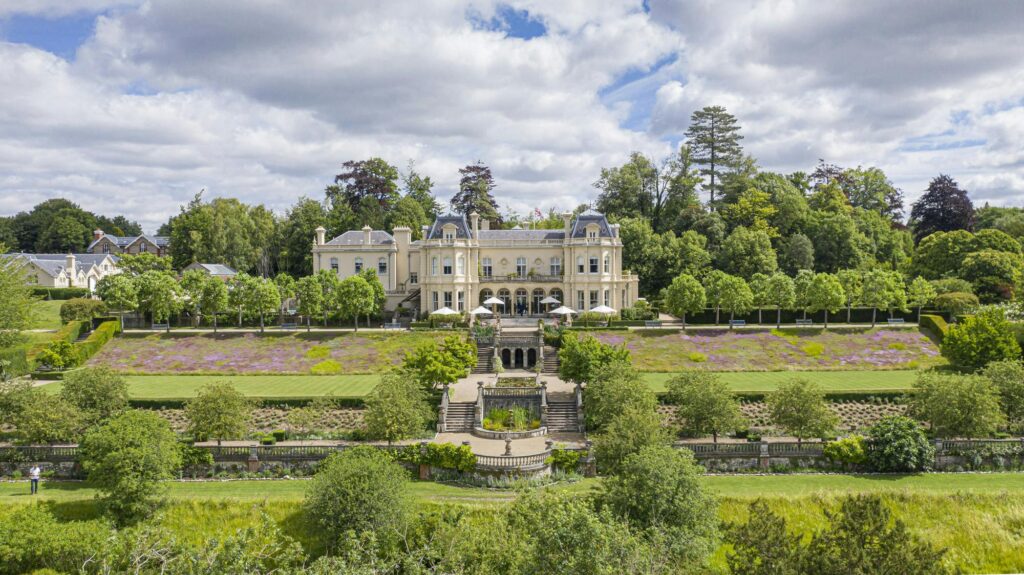 The “Wander Women” are setting out on solo journeys to placed like Beaverbrook in the English countryside to discover treasures in the solace of their own curiosity