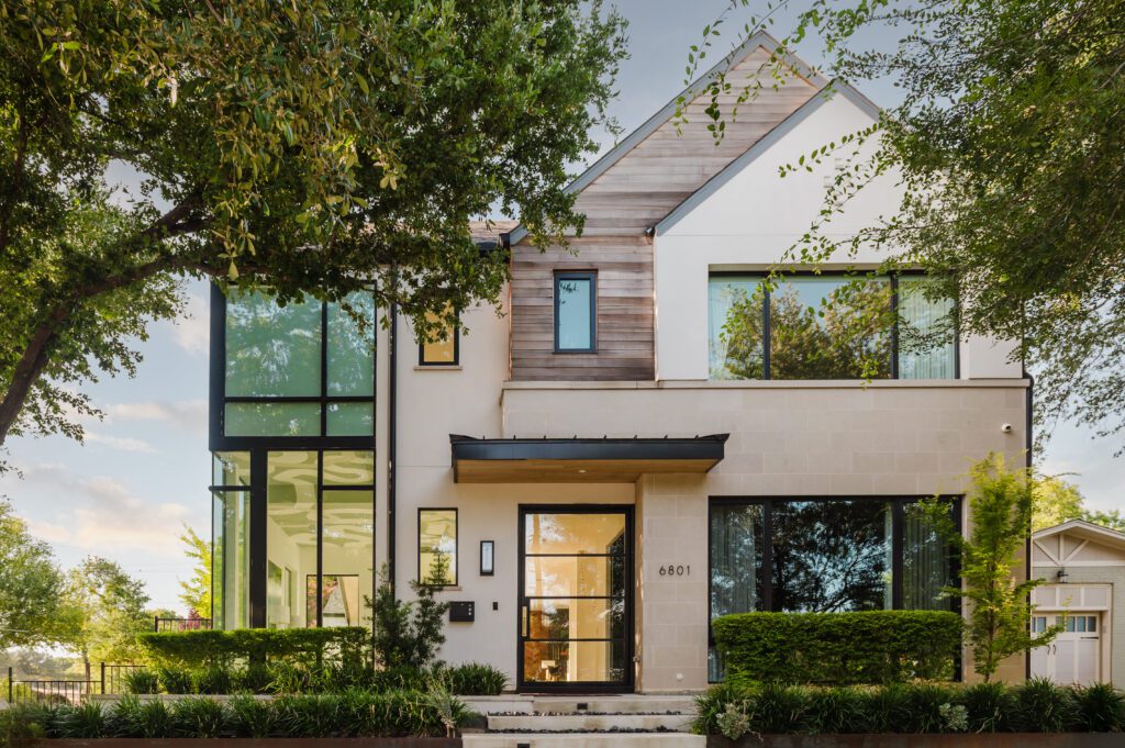 6801 La Vista Drive is a newly constructed home designed by Richard Drummond Davis.