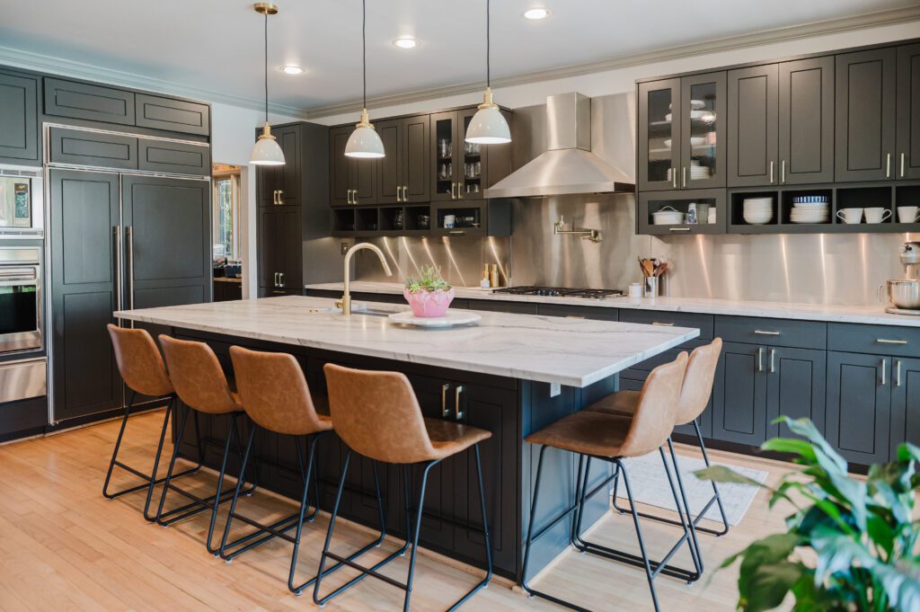 6635 Lakewood Boulevard retains original elements like its floor plan.