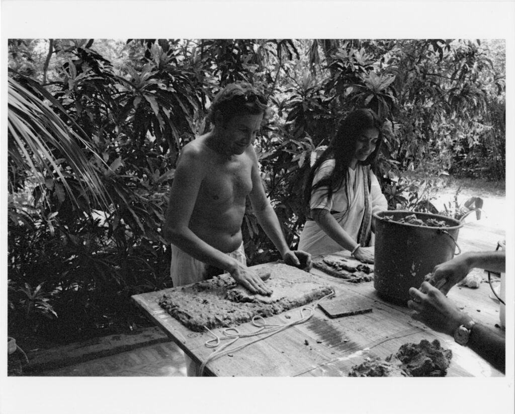 Robert Rauschenberg and Asha Sarabhai working on "Unions" series (1975), Ahmedabad, India, 1975. (Photo by Sidney B. Felsen. Courtesy Gemini G.E.L., Los Angeles and the Photograph Collection, Robert Rauschenberg Archives, New York)
