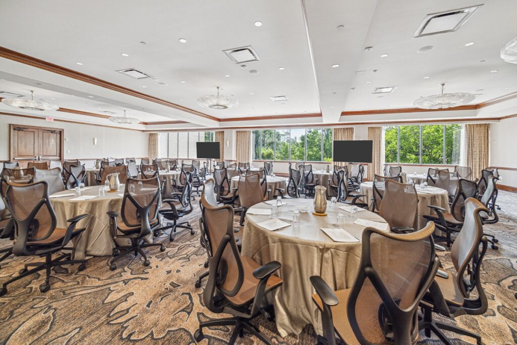 The new meeting rooms, ballrooms, and hallways are designed to harmoniously connect the indoors to the beauty just outside.  (Photo by TK Images)