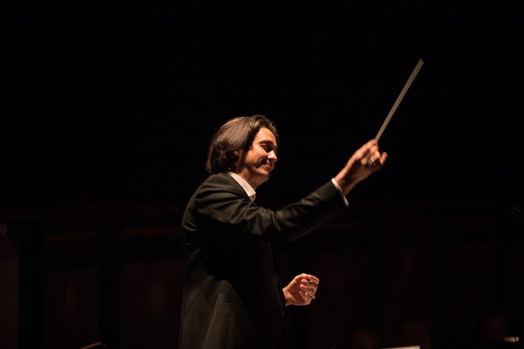 Jorge Parodi gets to work conducting. (Photo by Will Staples)