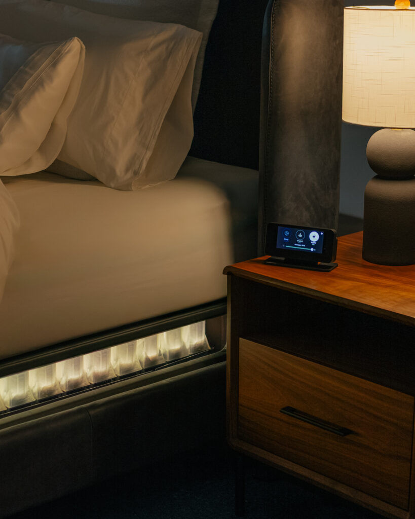 Ciridian features 400 independently controlled smart springs that continuously adjust their firmness to equalize pressure and deliver state-of-the-art comfort throughout the night with its proprietary algorithm, responding to your body and movement while you sleep.