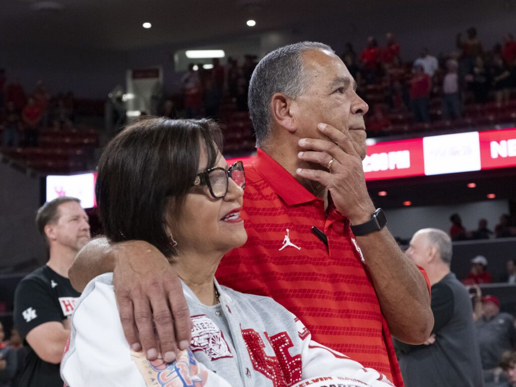 University of Houston Cougars men’s basketball team defeated the Lehigh Mountain Hawks and celebrated head coach Kelvin Sampson’s 800th career win in college basketball, at the Fertitta Center