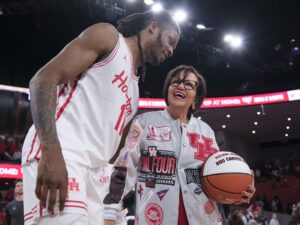 JoJo Tugler and Lauren Sampson share a moment after Kelvin Sampson joins the legendary 800 win club. (Photo by F. Carter Smith)