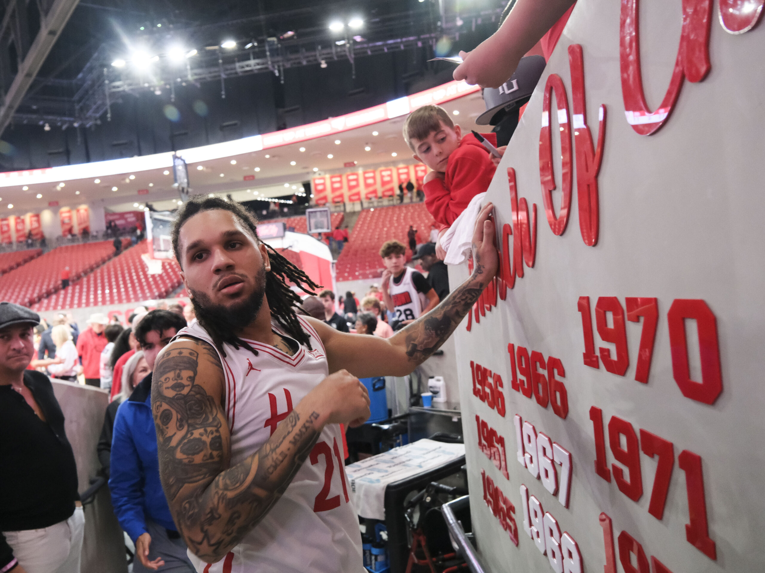 University of Houston Cougars men’s basketball team defeated the Lehigh Mountain Hawks and celebrated head coach Kelvin Sampson’s 800th career win in college basketball, at the Fertitta Center