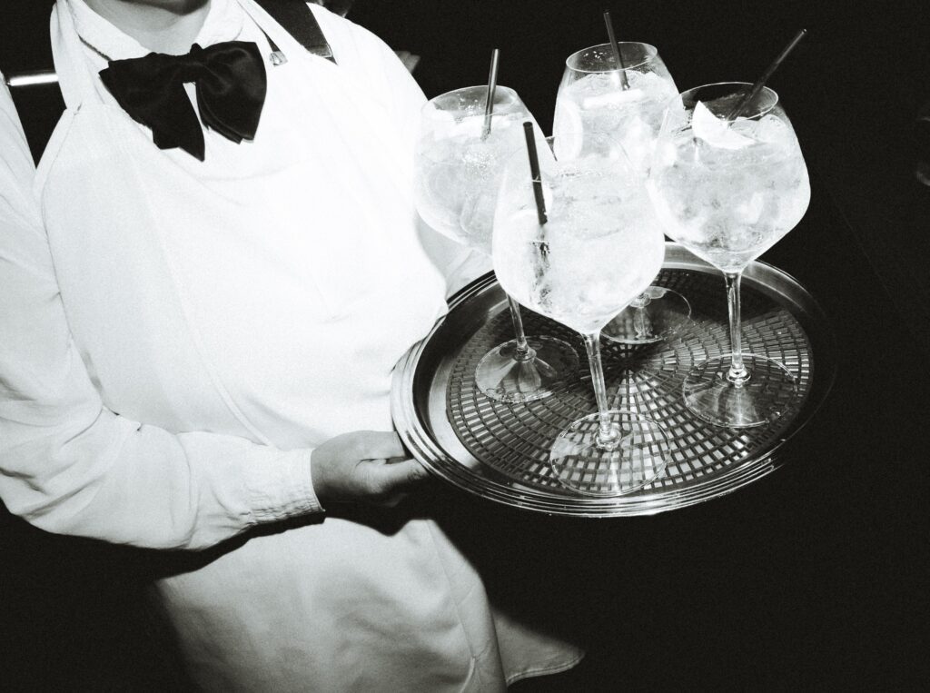 Vino kept the cocktails flowing. (Photo by Paris Mumpower)