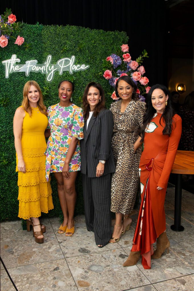 Lindsay Jacaman, Nakita Johnson, Clarisa Lindenmeyer, Lauren Black, Lauren McKinnon (Photo by: Tamytha Cameron)