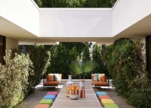 PPS_Gallery_RoomsSuites_Courtyard (Photo by Courtesy of Parker Palm Springs)