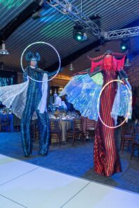 Stilt walkers-min