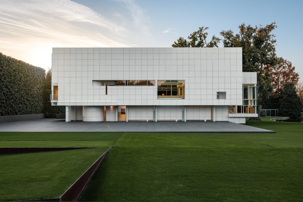 The Rachofsky House hit the Dallas market for $23 million. (Photo by JA2 / Compass)