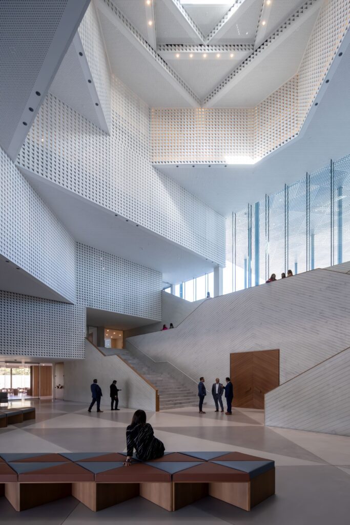 The Ismail Center's central atrium’s stepped screens create a dramatic impression. (Photo by Iwan Baan)