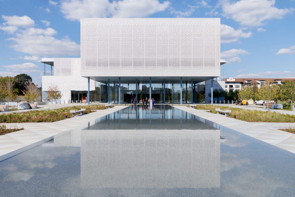 The Reflection Fountain at Ismaili Center, Houston sets the scene for a reflective place. (Photo by Iwan Baan)