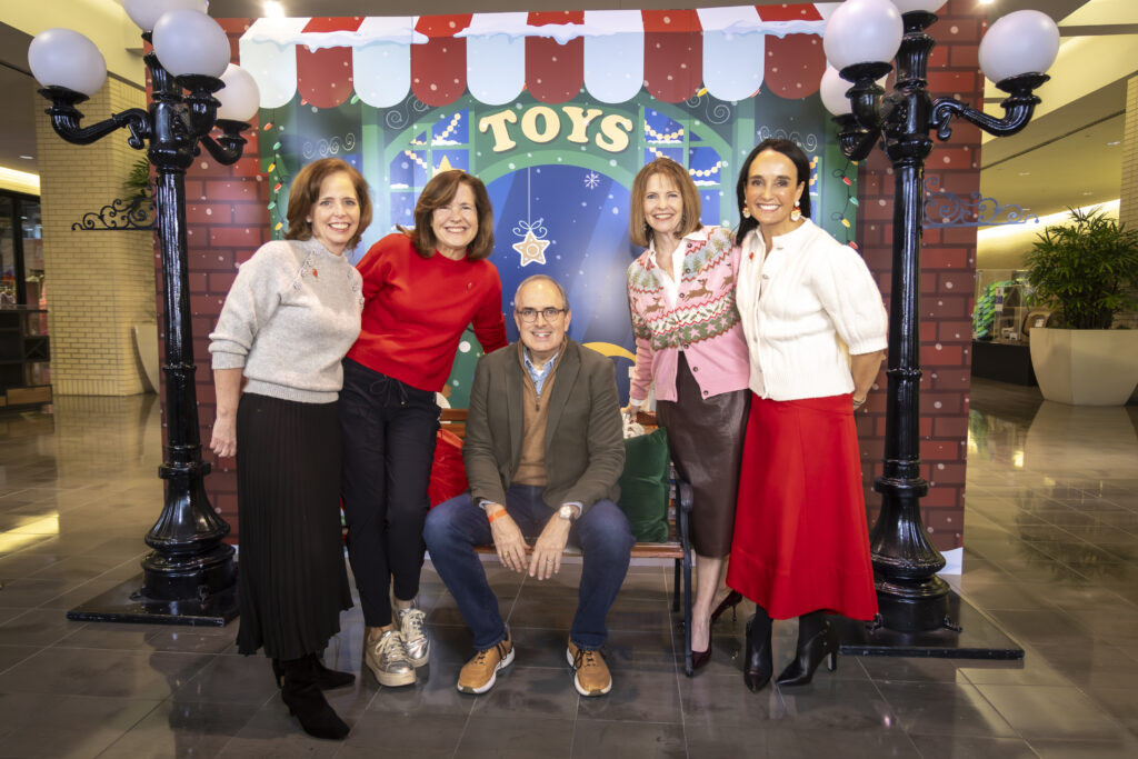 Women’s Auxiliary lifetime members Francie Mancillas, Sally Dutter, Monica Christopher, and Joanna Clarke with CMCF President Brent Christopher (Photo by Kim Gleason)