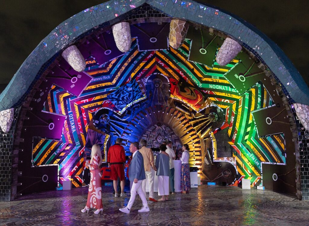 The scintillating scene at Orange Show Barefoot Beach Ball (Photo by Daniel Ortiz)