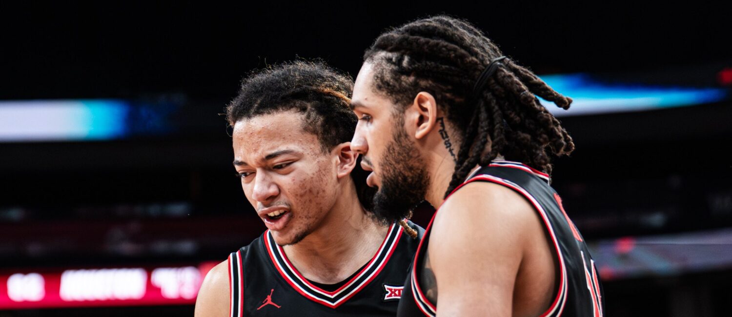 University of Houston freshman point guard KIngston Flemings and Emanuel Sharp used their spacing to pick apart John Calipari’s defense. (@UHCougarMBK)