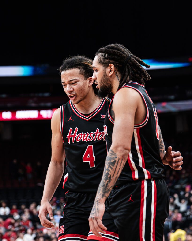 University of Houston freshman point guard KIngston Flemings and Emanuel Sharp used their spacing to pick apart John Calipari’s defense. (@UHCougarMBK)