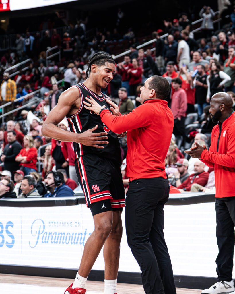 Chris Cenac Jr., who had a big tip-in late, got some love from University of Houston assistant coach Kellen Sampson. (@UHCougarMBK)